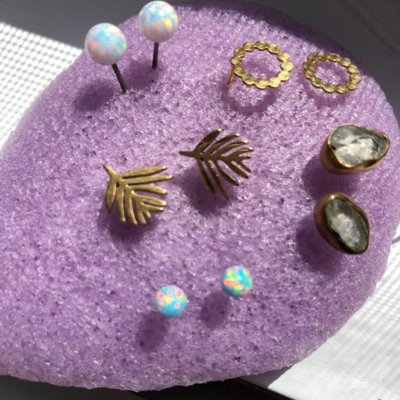 5 pairs of small earrings - Picture 5 of 5